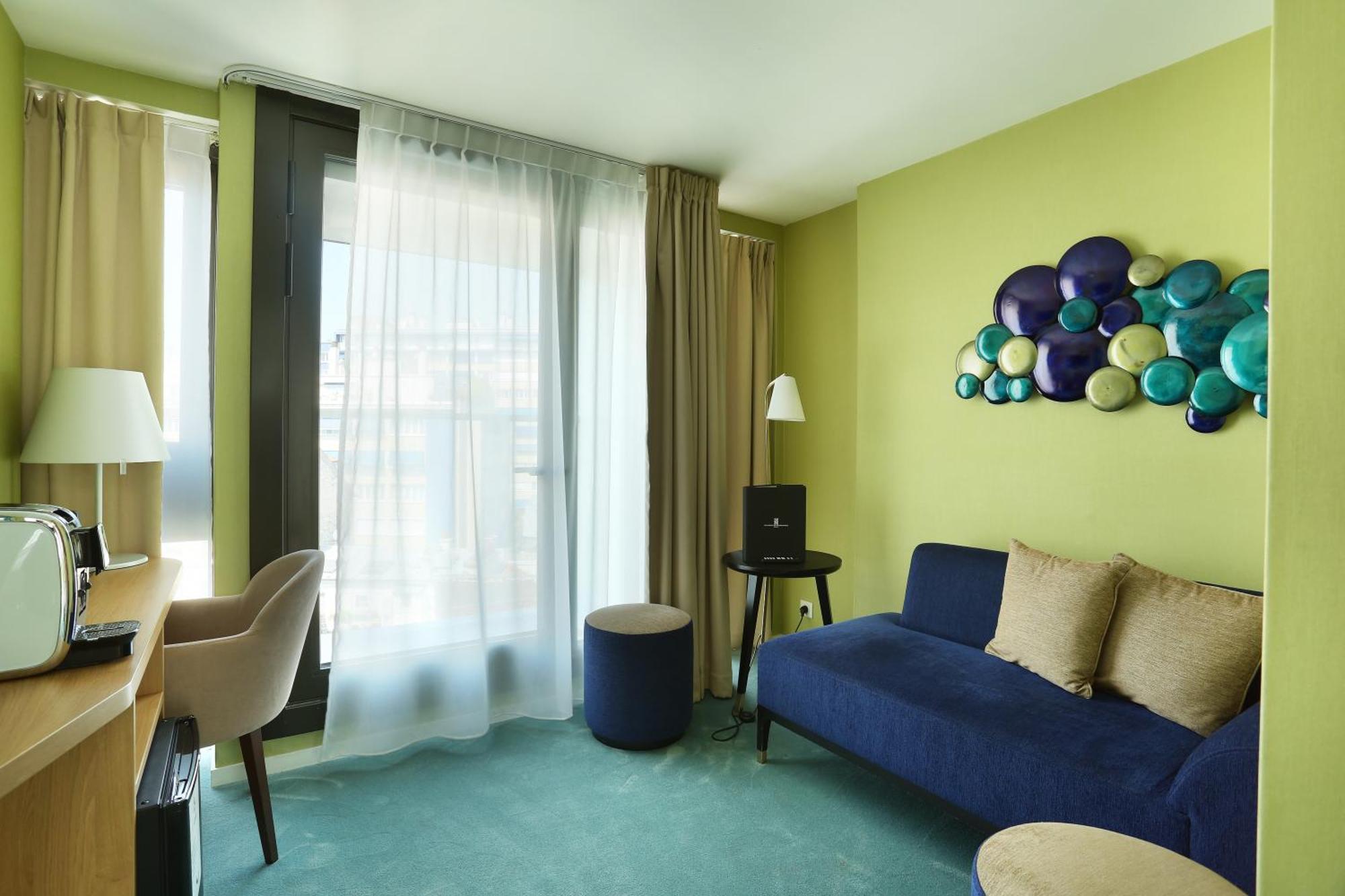 Eiffel Tower Suite