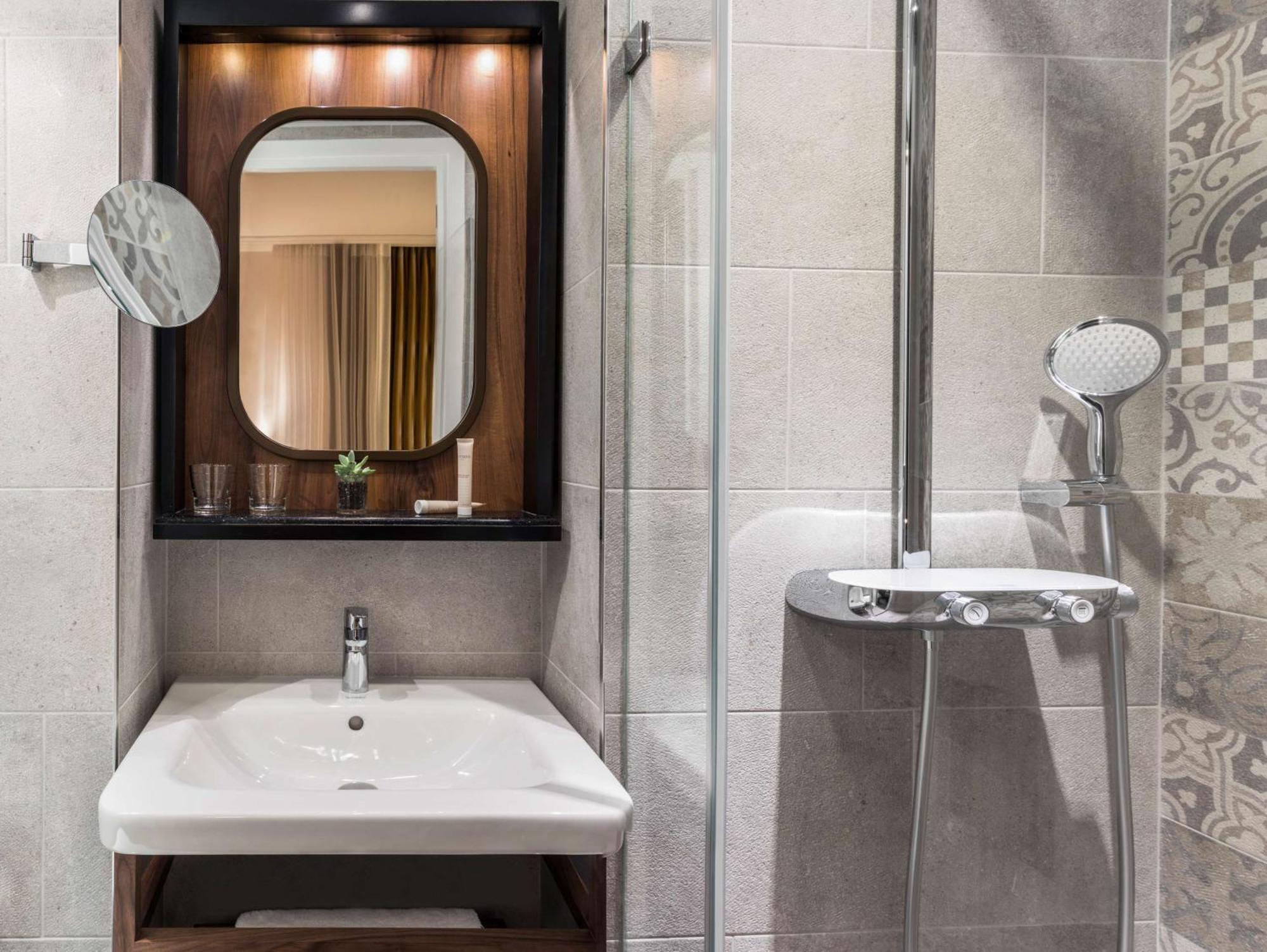 Chambre Lit Queen-Size Classique avec Accès au Spa - Vue/Non-Fumeurs